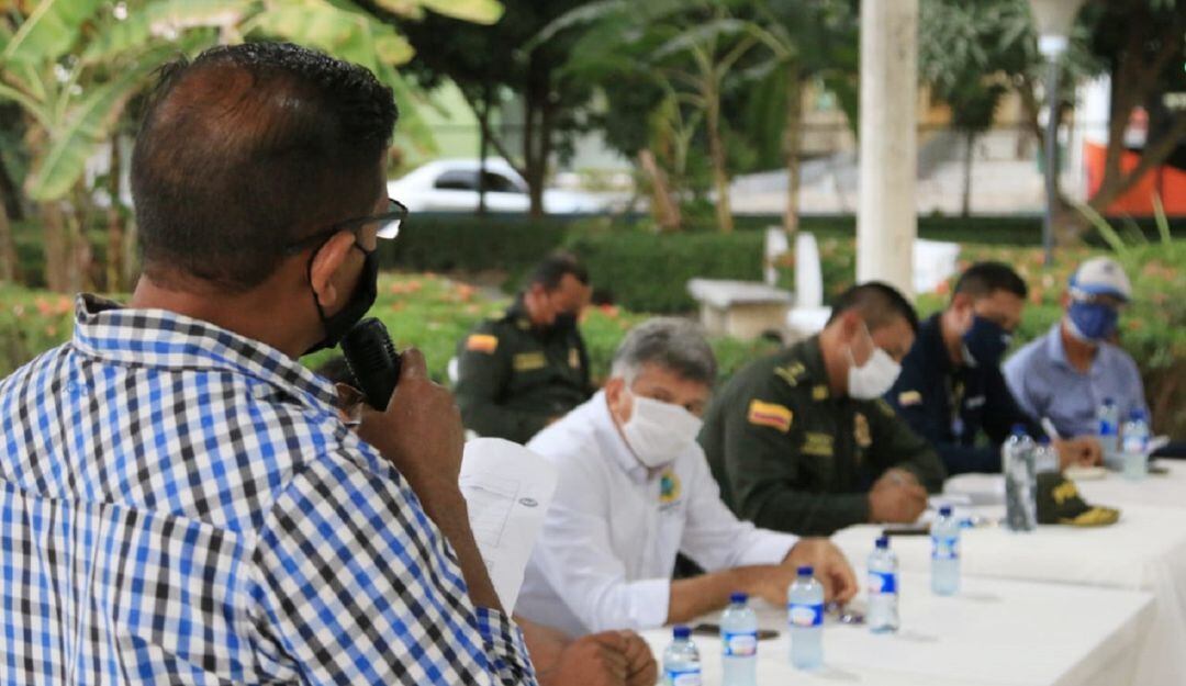 Las principales autoridades de la ciudad asistieron a un consejo de seguridad con la comunidad de este barrio