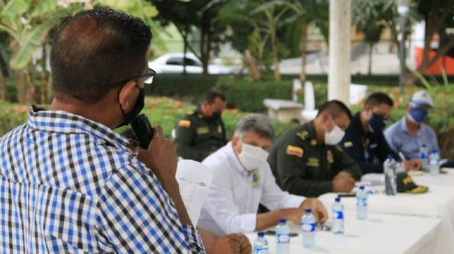 Las principales autoridades de la ciudad asistieron a un consejo de seguridad con la comunidad de este barrio