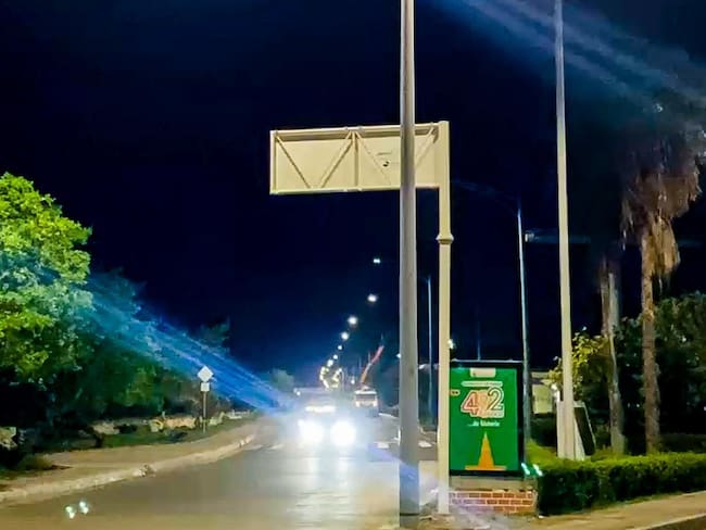 Renovación del alumbrado público de la Avenida Santander completa 50 postes de fibra de vidrio