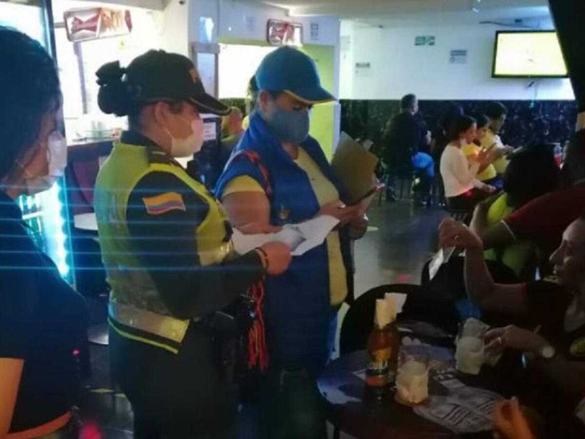 Comerciantes reportan pérdidas tras primer día exigiendo carné