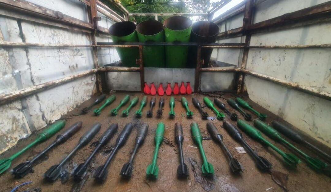 Camión acondicionado con rampas y explosivos