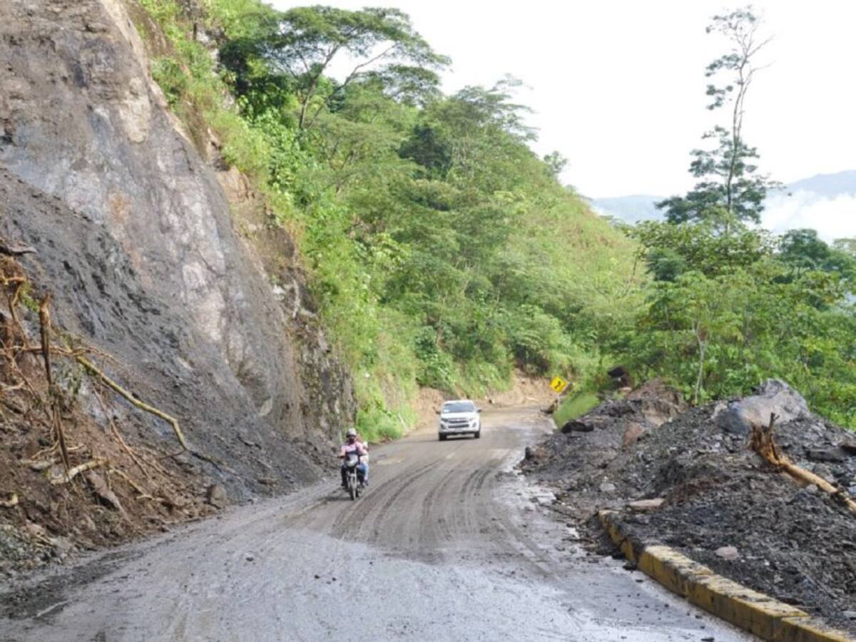 Quedó habilitada para la comunidad la vía a Ituango en el sector de Chirí
