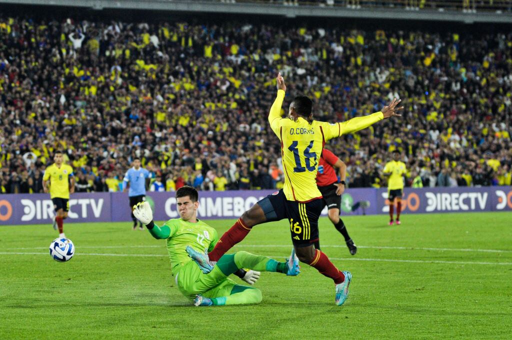 Óscar Cortés durante el duelo ante Uruguay por el Sudamericano Sub-20 (Photo by Sebastian Barros/NurPhoto via Getty Images)
