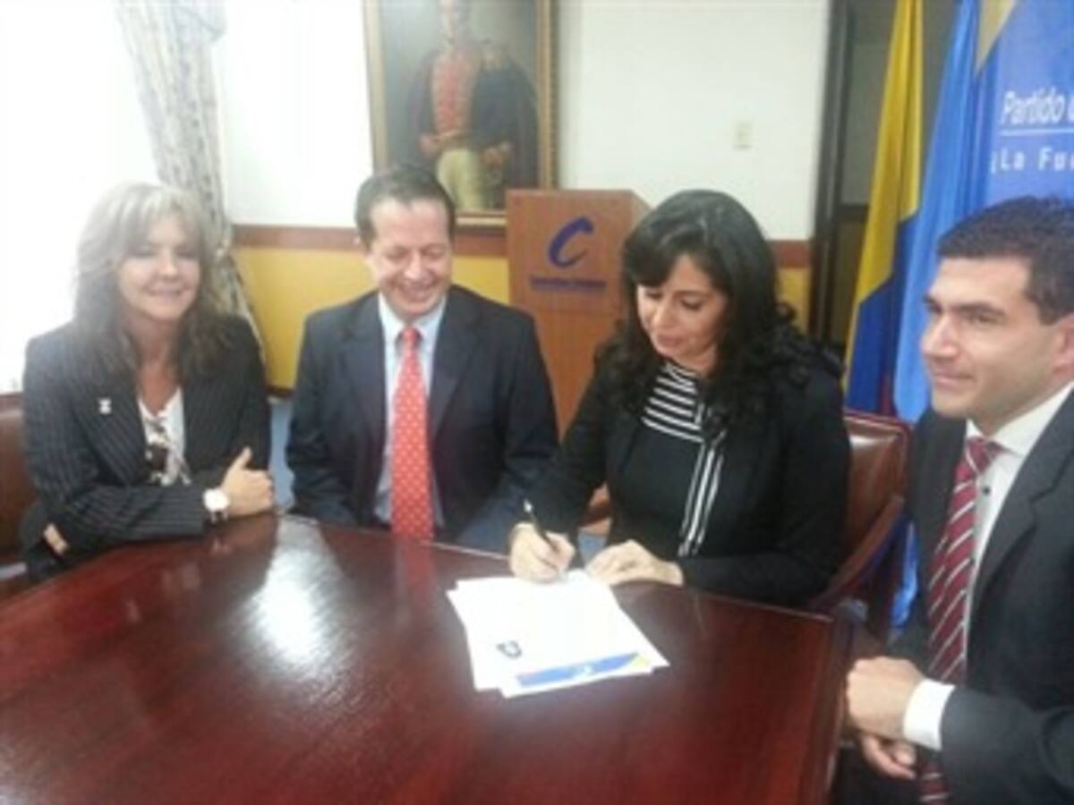 Candidata conservadora antichavista aspira a curul en el extranjero