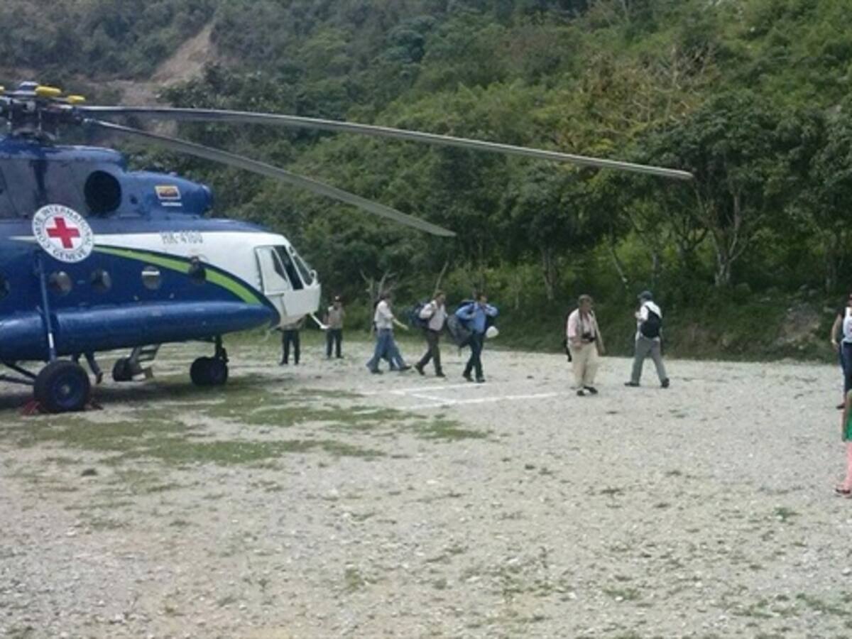 Santos destaca que Ejército y Farc trabajen juntos desminado en Antioquia
