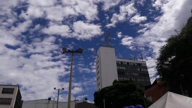 Todos los días 5:45, 6:48, 7:48 y 8:45 a.m. escuche la información local en Caracol Radio