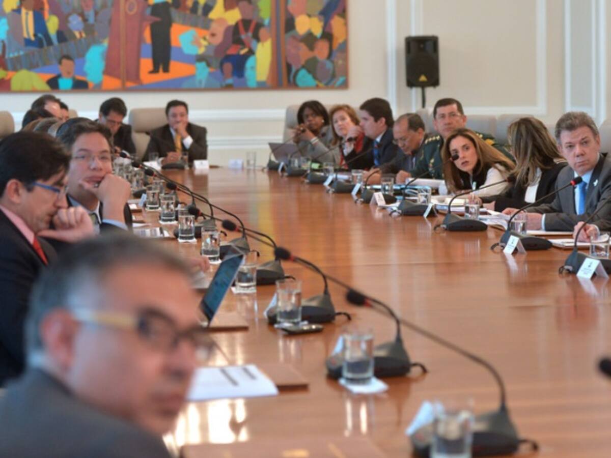 Gobierno aprueba recorte al presupuesto 2015 de 9 billones de pesos