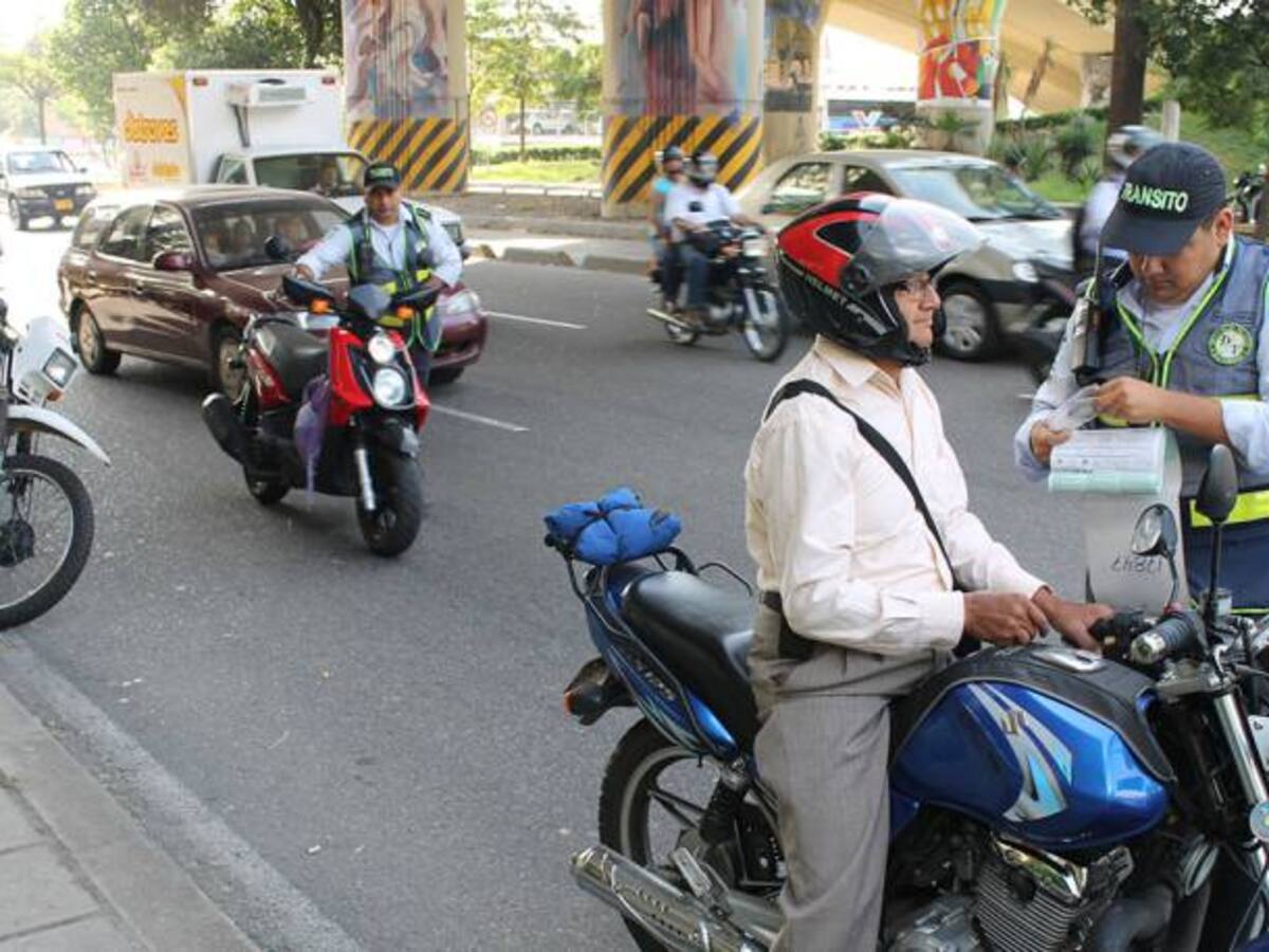 Video: Tránsito denuncia otra agresión contra uno de sus agentes en Bucaramanga