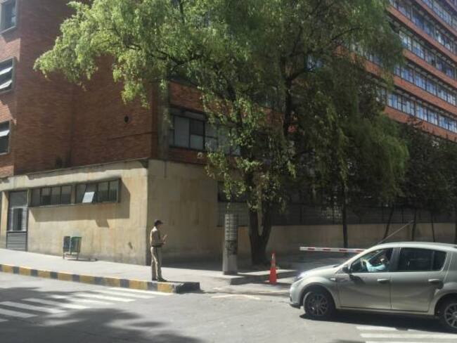 Hombre muere en urgencias de hospital