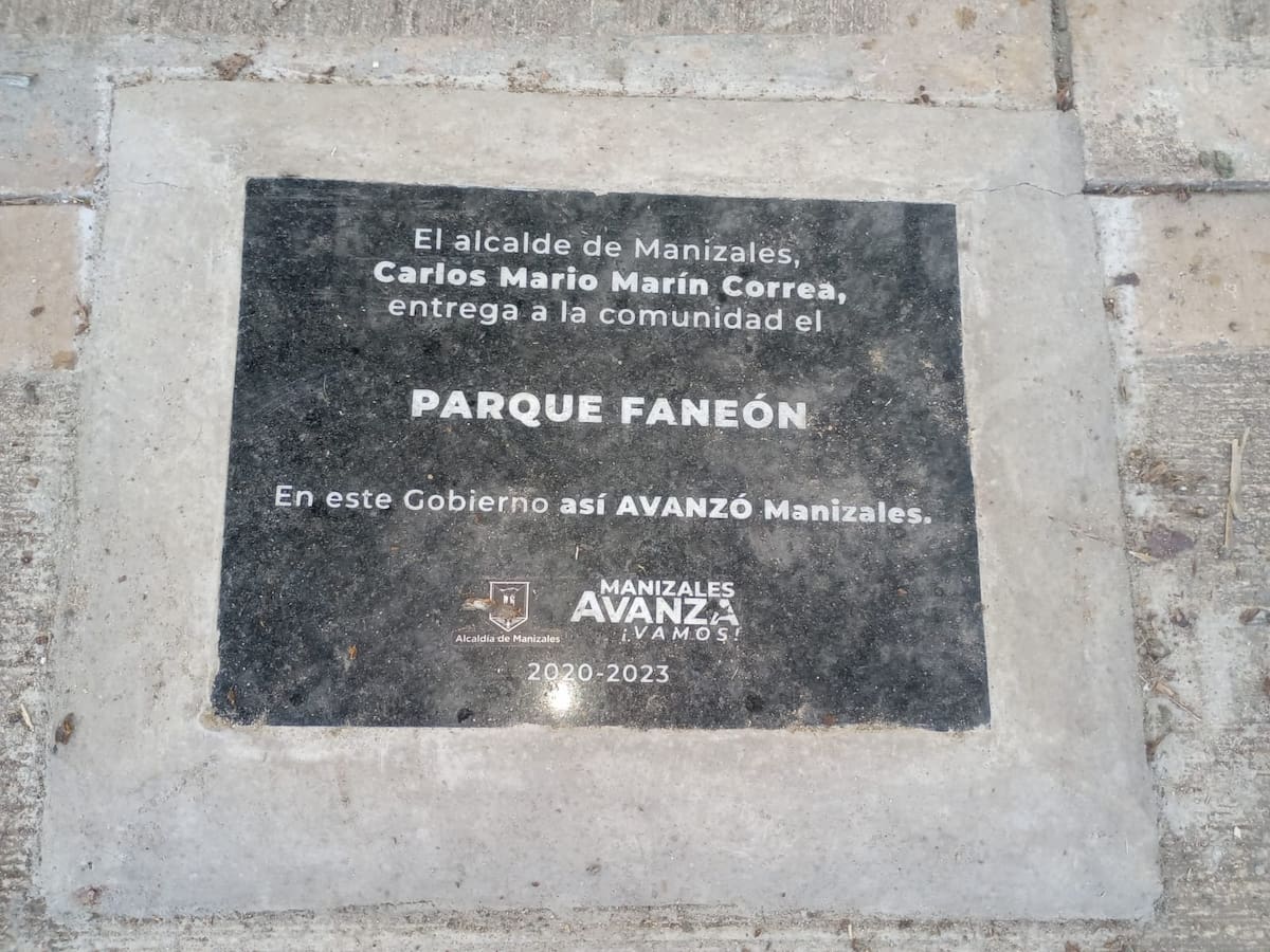 Placas en obras con el nombre del alcalde de Manizales genera polémica