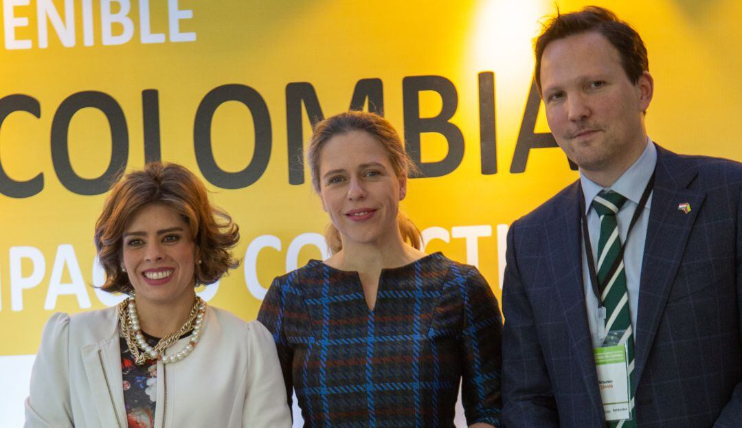 La viceministra de Asuntos Agropecuarios de Colombia, Marcela Urueña, la ministra de Agricultura de los Países Bajos, Carola Schouten y Joel Brounen, director de Solidaridad Colombia.