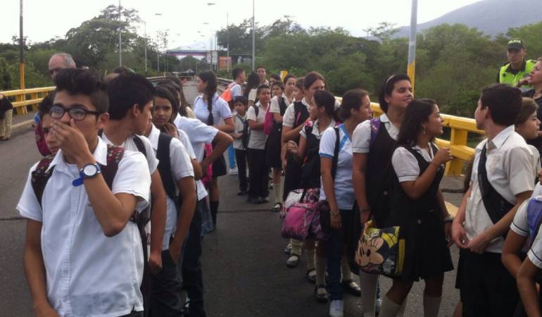 La suspensión del servicio de transporta afecta a más de 1.500 estudiantes.