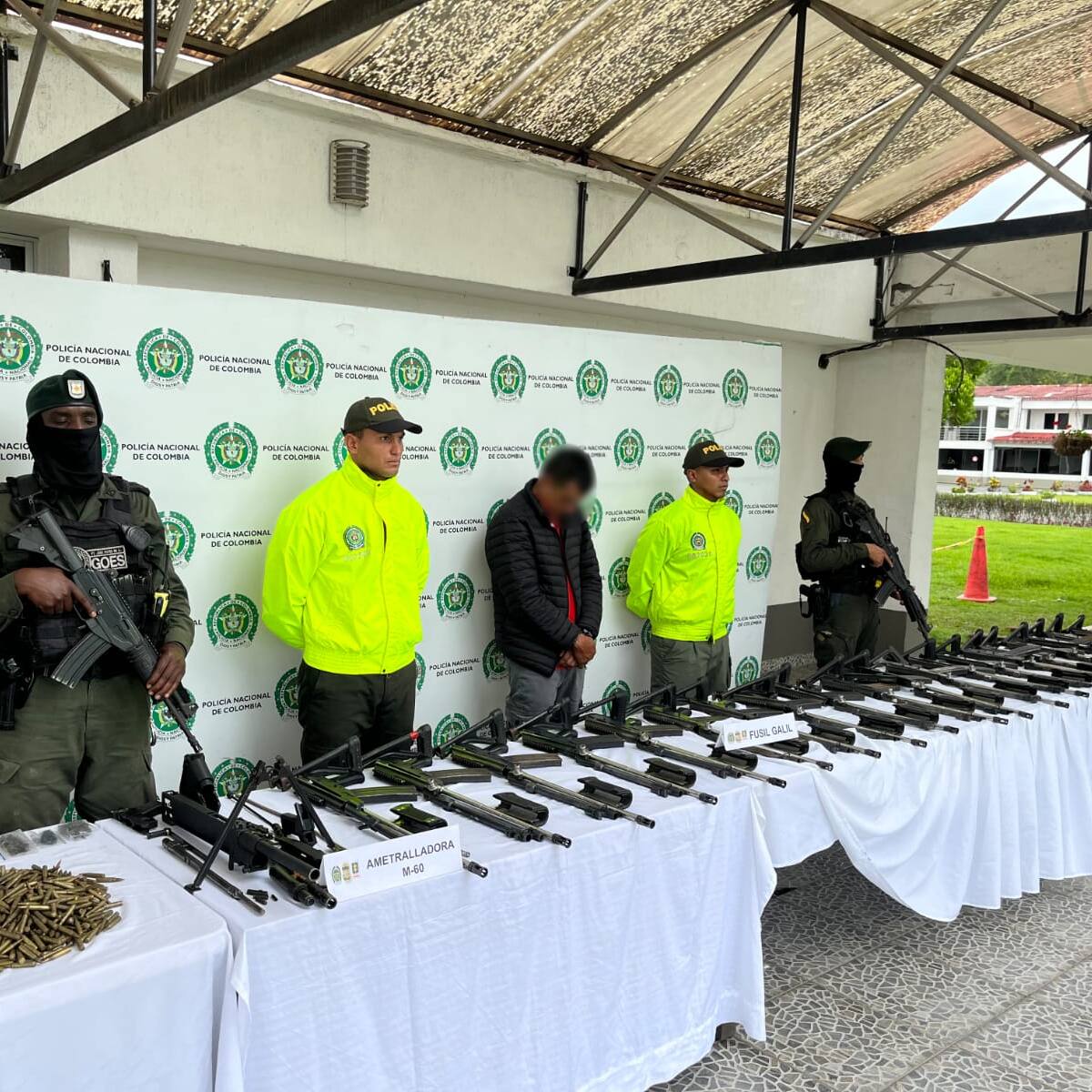 Incautan armas israelíes y americanas que iban a disidencias FARC en Cauca