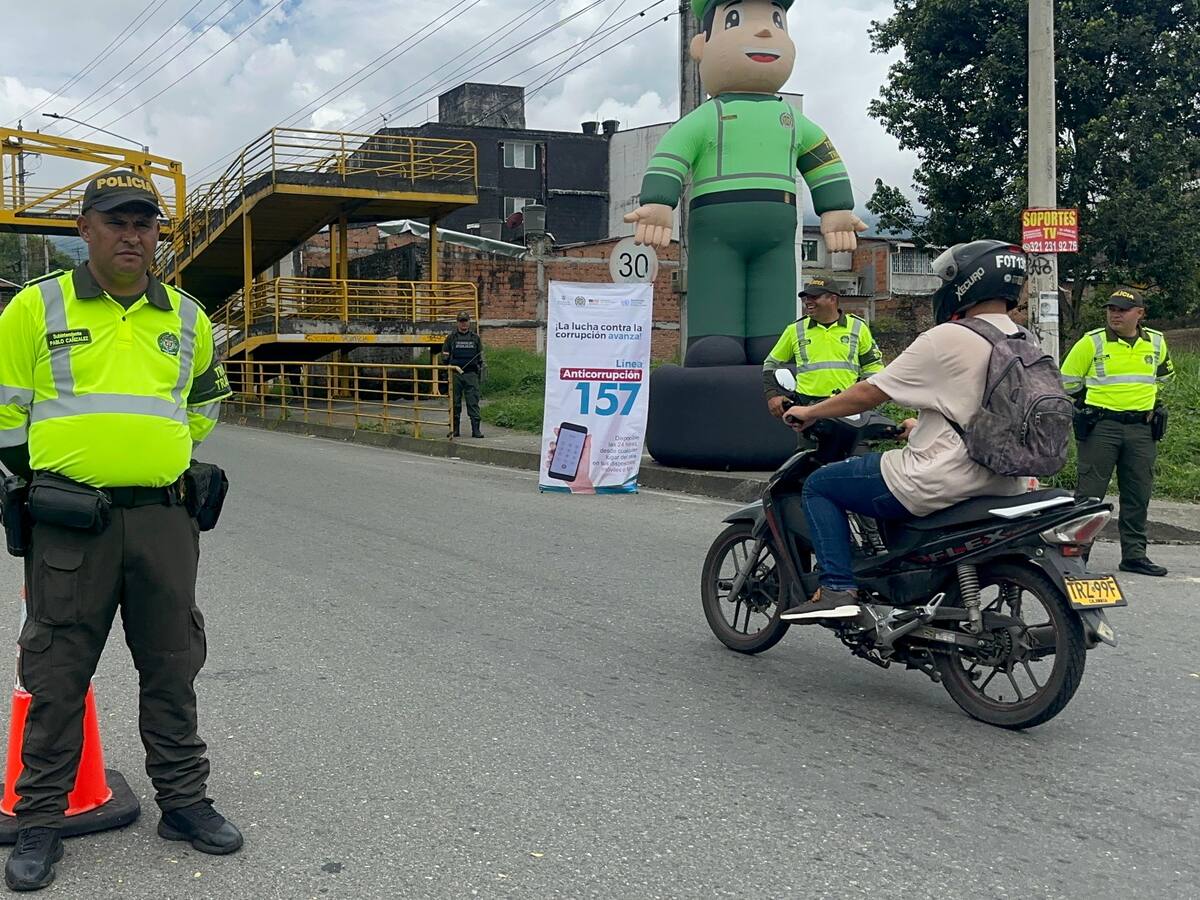 2000 Policías garantizan seguridad y movilidad en el plan retorno en las vías del Quindío