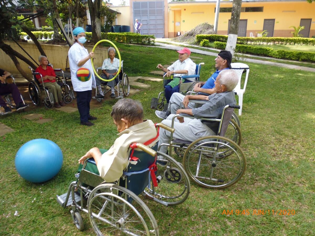 Dispensario de Nueva EPS tiene sin medicamentos y pañales a adultos mayores de asilo en Bucaramanga