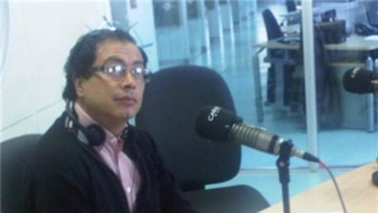 Gustavo Petro dice que su proyecto político es 'totalmente diferente' al de Hugo Chávez