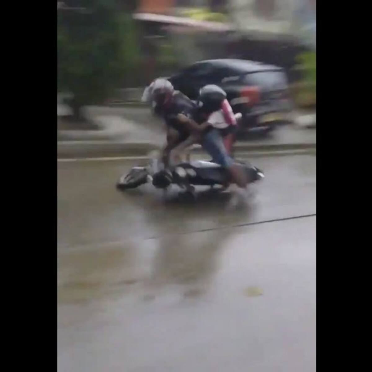 Mientras grababan denuncia se registró un accidente de un motociclista