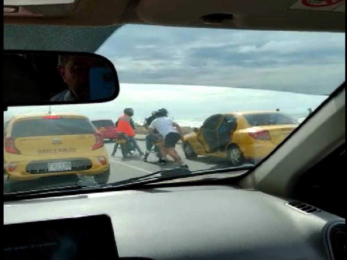 En plena Av. Santander hombres en moto robaron a turista