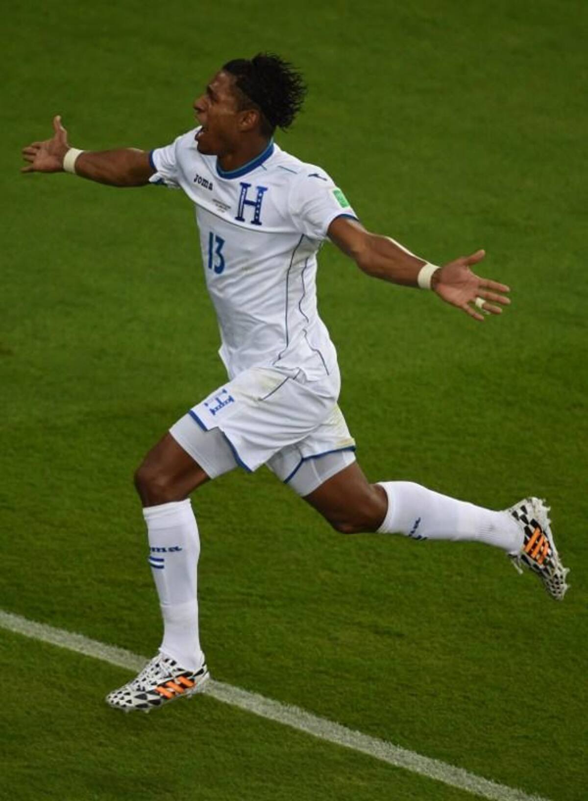 Los goles ecuatorianos los anotaron Enner Valencia (2) y Carlo Costly anotó para los "catrachos".