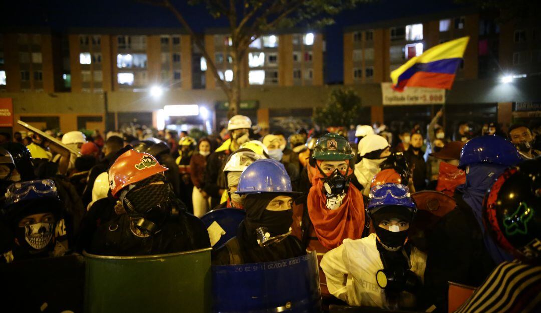 Luego de más de seis horas reunidos con un grupo de representantes a la Cámara de distintos partidos, los integrantes de la Primera Línea de Bogotá mostraron sus inconformidades y motivos para protestar