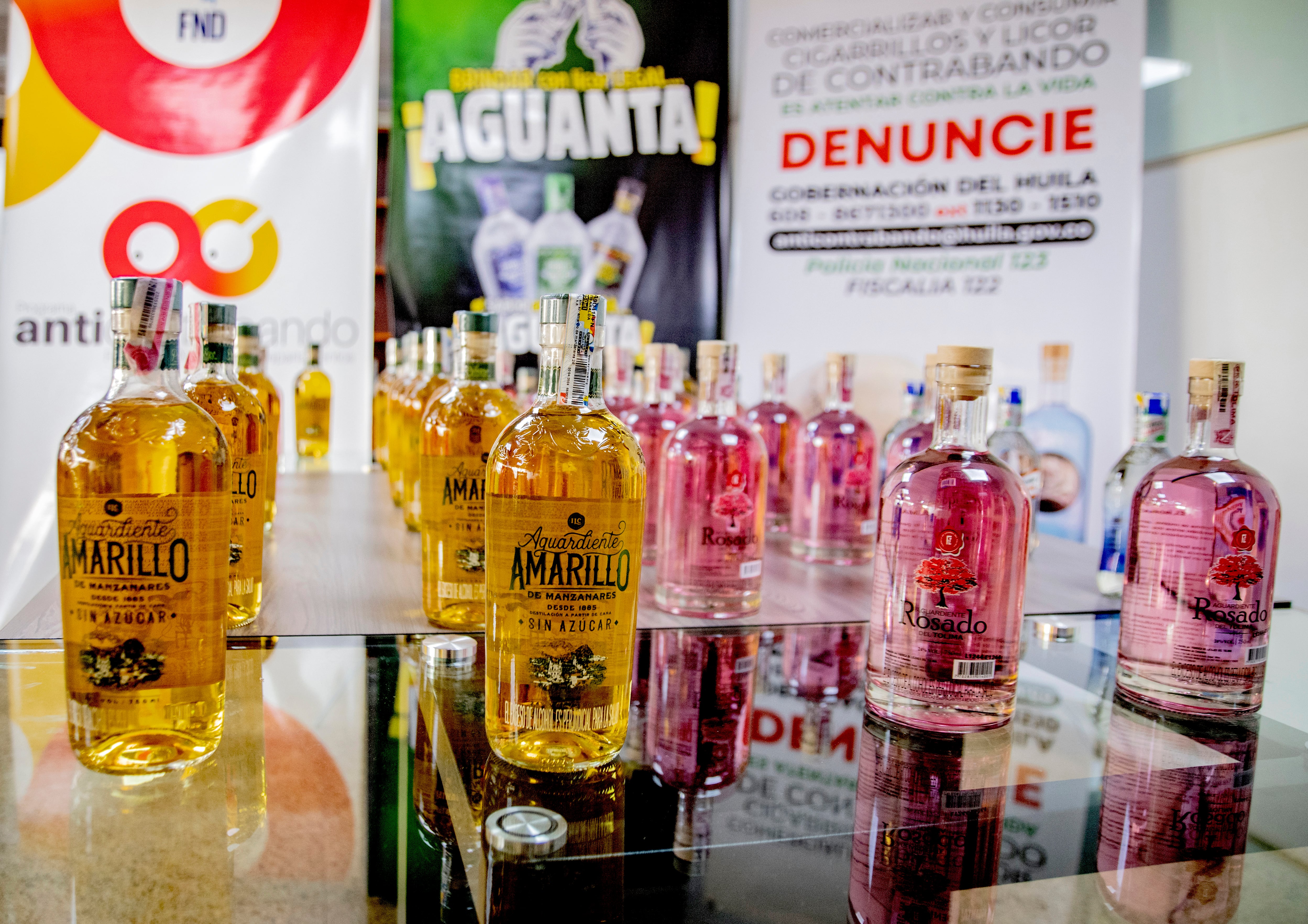 Licor de contrabando decomisado.