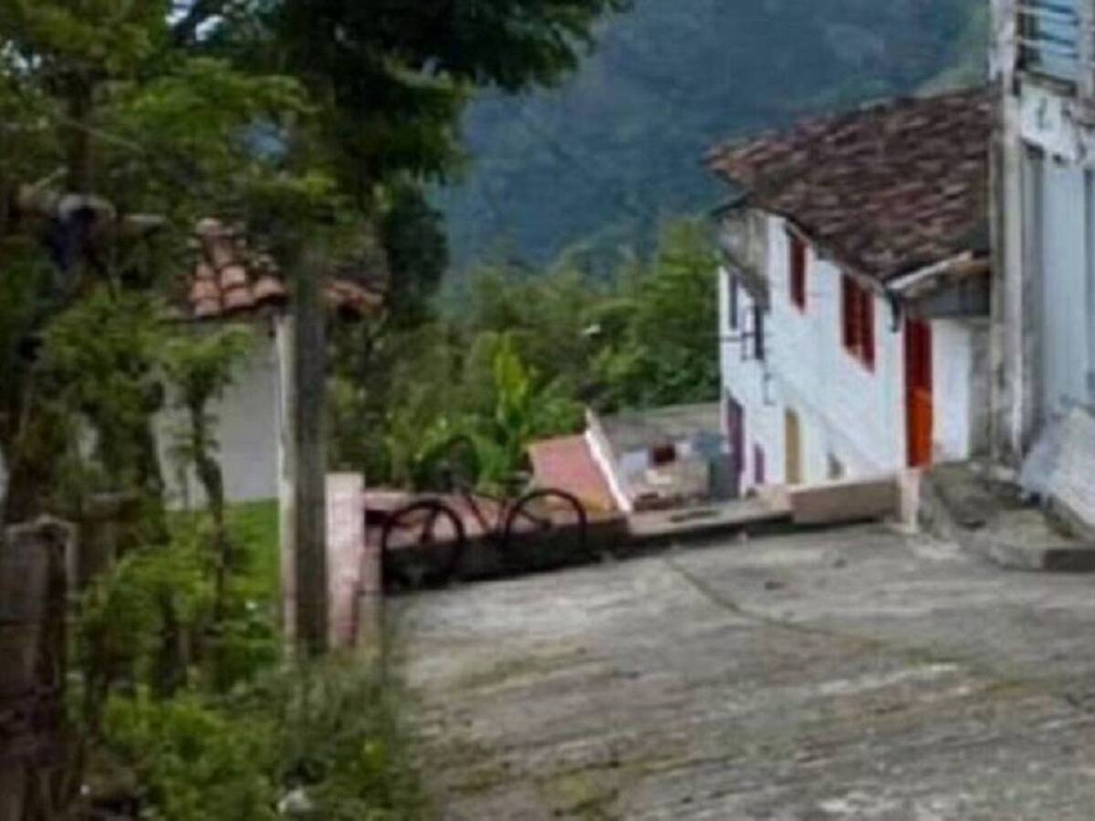 En La Merced, Caldas, autoridades hallaron un cuerpo sin vida con múltiples disparos