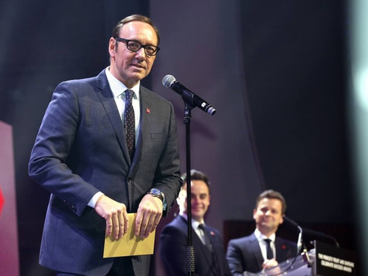 Kevin Spacey afirma que es gay luego de ser acusado de acoso sexual