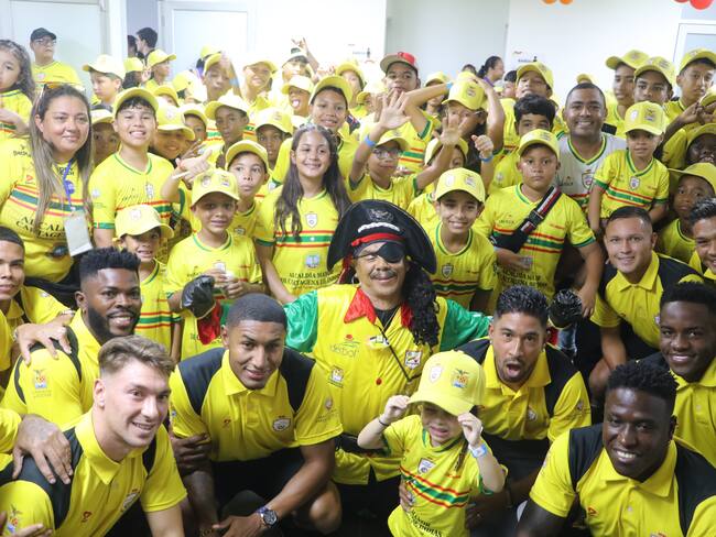 300 niños y niñas de Bolívar vistieron los colores del Real Cartagena