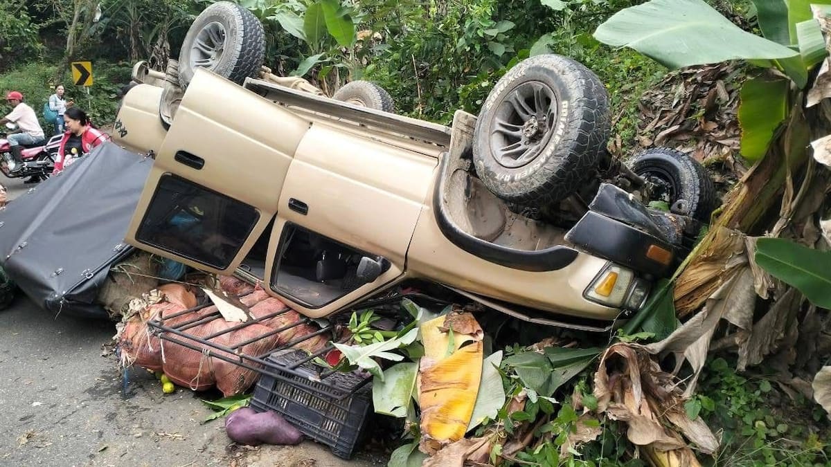 Cinco personas heridas tras volcamiento en vía Sardinata-Bucarasica