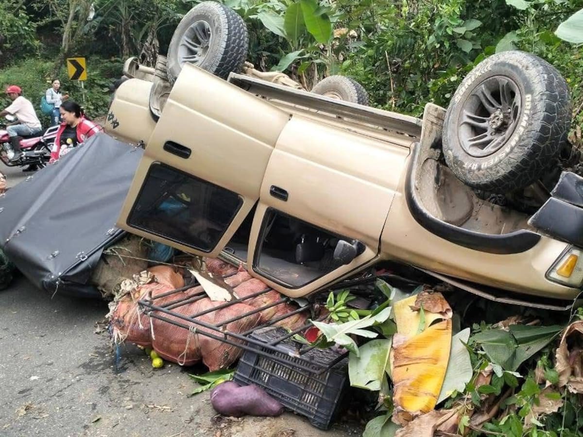 Cinco personas heridas tras volcamiento en vía Sardinata-Bucarasica