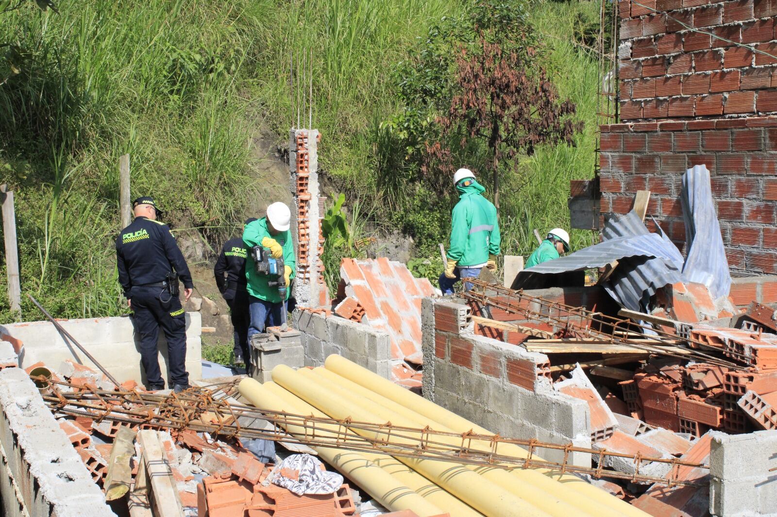 Desmonte de construcciones ilegales. Foto: alcaldía.