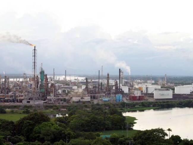 Opep decide reducir la producción de petróleo para estabilizar los precios