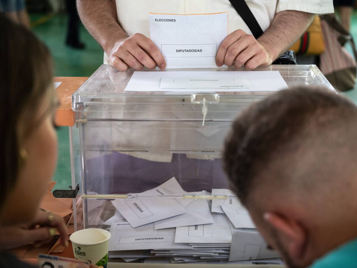 España elige entre la continuidad de Pedro Sánchez o el ascenso de la derecha