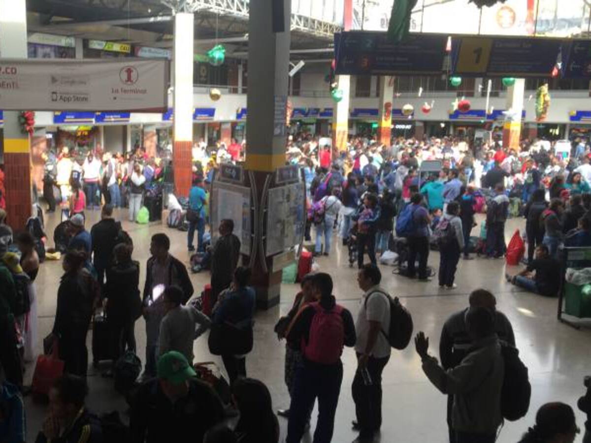 Reportan congestión de viajeros este fin de año en las terminales de Bogotá
