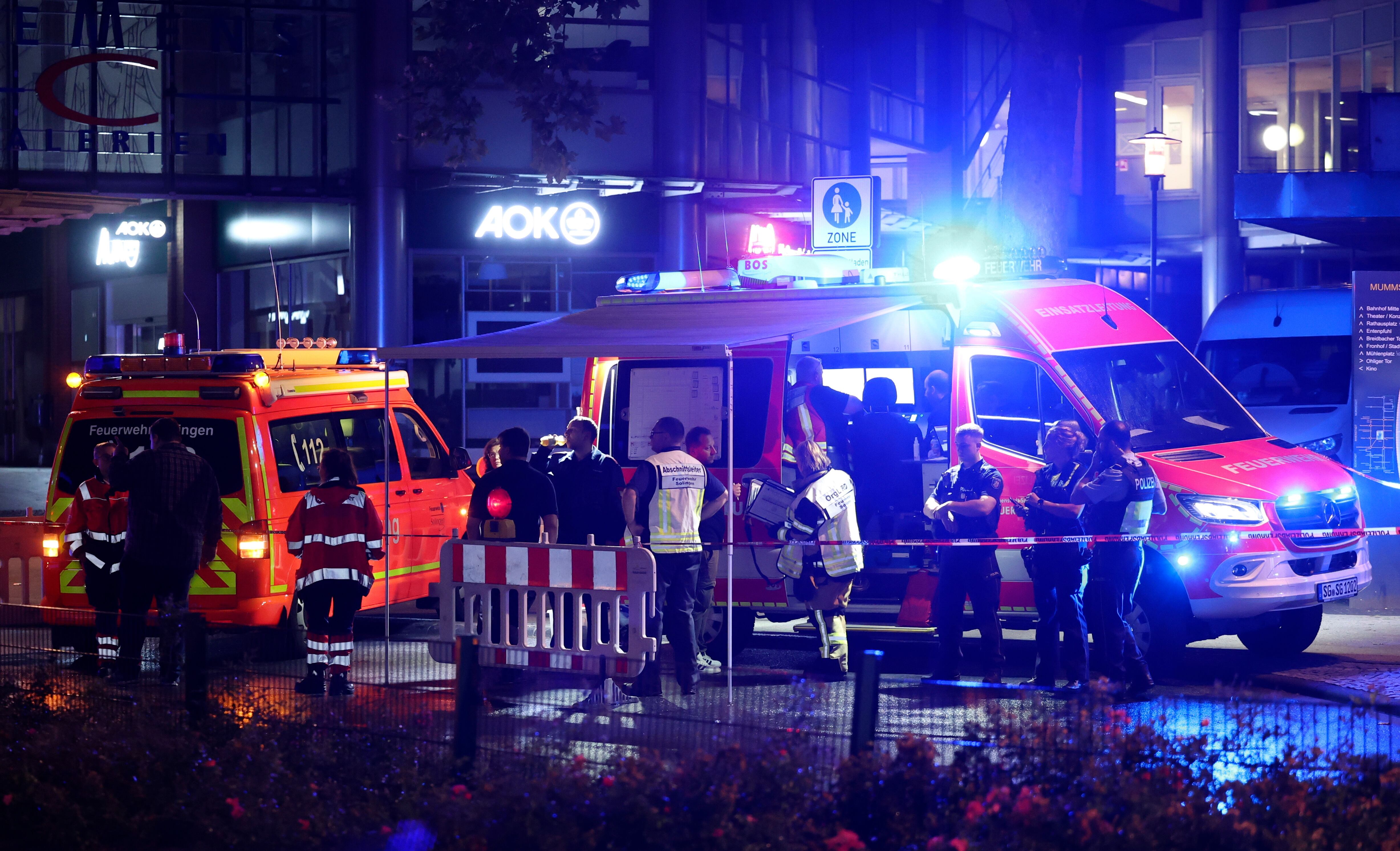 According to the police, at around 9.45 pm a man stabbed passers-by at random with a knife at the city festival in Solingen. (Alemania) EFE/EPA/CHRISTOPHER NEUNDORF