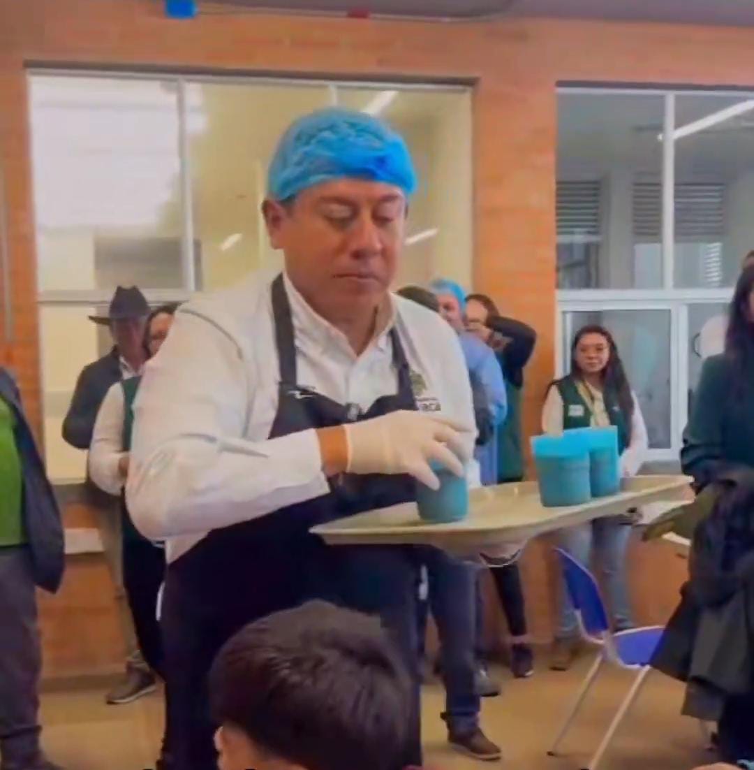 El gobernador de Boyacá, Carlos Andrés Amaya, estuvo en una de las instituciones educativas de Úmbita garantizando el PAE.