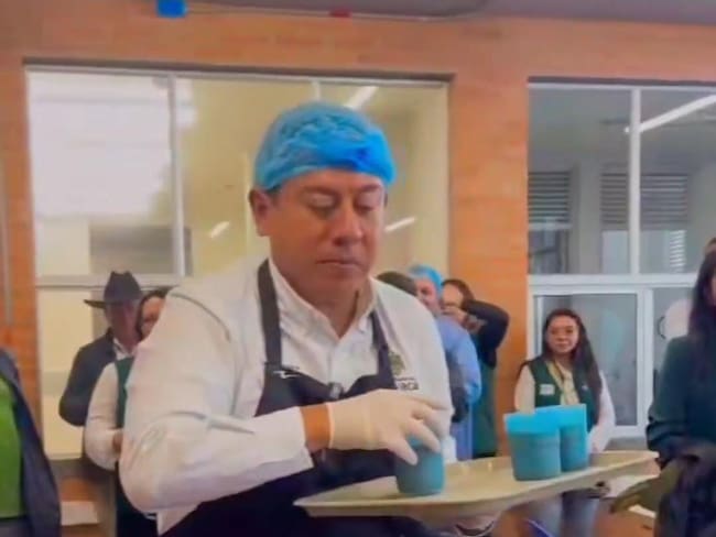 El gobernador de Boyacá, Carlos Andrés Amaya, estuvo en una de las instituciones educativas de Úmbita garantizando el PAE.