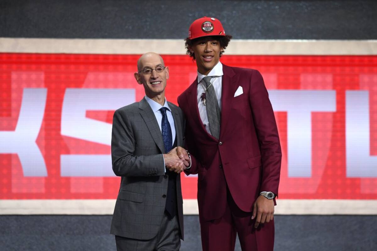 Universidad: Texas. Pos: Ala-pívot. 2.11 mts., 99 kg., 19 años. Estadísticas: 10 ppj., 5 rpj., 0.3 apj., 23.3 mpj. Trade: elegido por los Hawks y traspasado a los Pelicans.