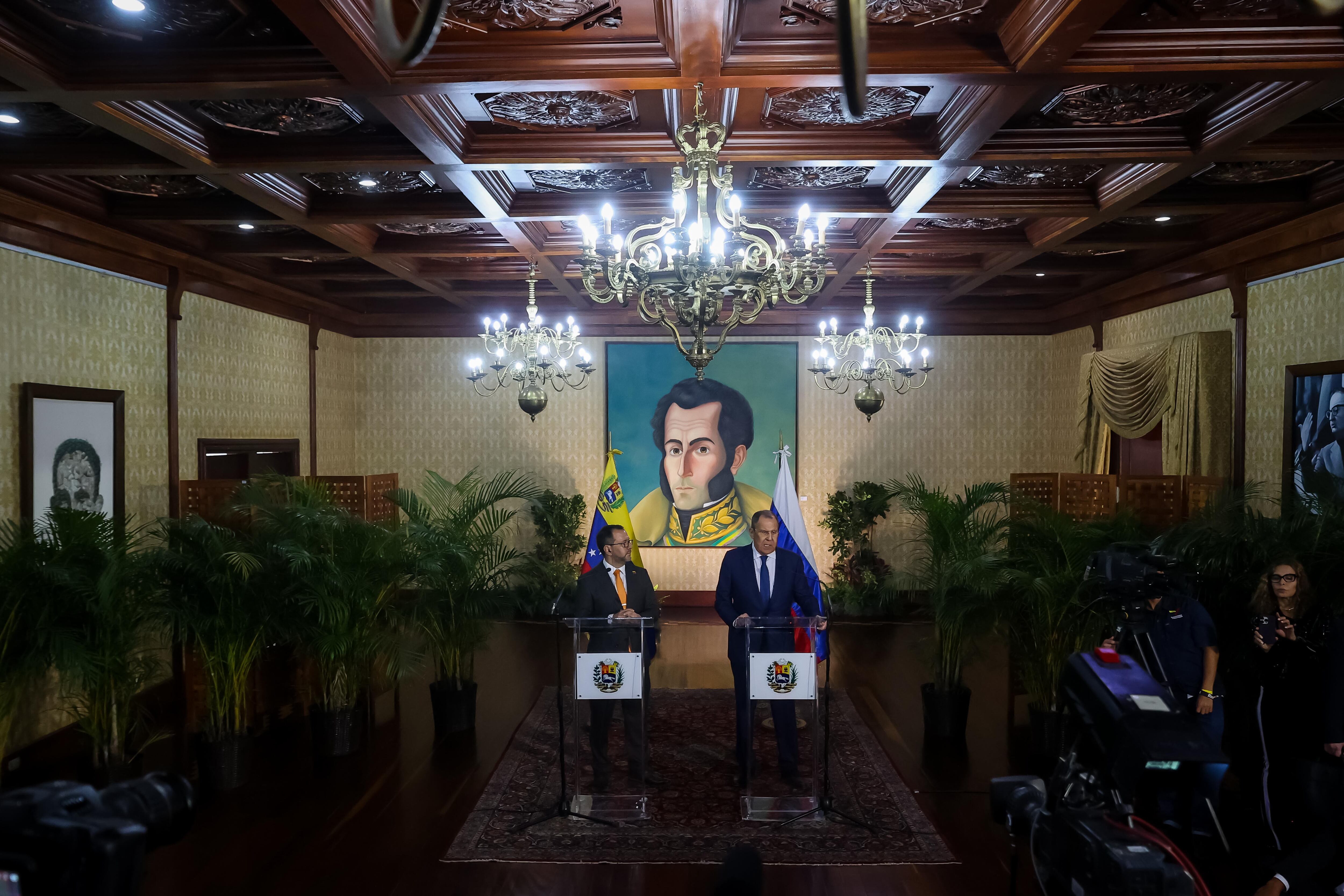 CARACAS (VENEZUELA), 20/02/2024.- El ministro de Relaciones Exteriores venezolano, Yván Gil, y el canciller de Rusia Serguei Lavrov, durante su rueda de prensa este martes en Caracas (Venezuela). El ministro de Exteriores de Rusia, Serguéi Lavrov, comienza este martes su visita oficial a Venezuela para reforzar la cooperación bilateral.- EFE/ Miguel Gutiérrez