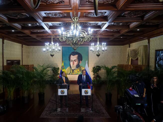 CARACAS (VENEZUELA), 20/02/2024.- El ministro de Relaciones Exteriores venezolano, Yván Gil, y el canciller de Rusia Serguei Lavrov, durante su rueda de prensa este martes en Caracas (Venezuela). El ministro de Exteriores de Rusia, Serguéi Lavrov, comienza este martes su visita oficial a Venezuela para reforzar la cooperación bilateral.- EFE/ Miguel Gutiérrez