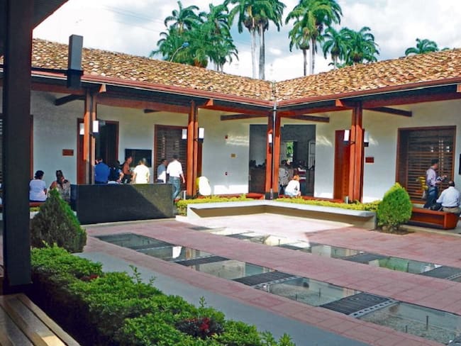 Reabren tres sedes de la CaReabren tres sedes de la Casa del Libro Totalsa del Libro Total