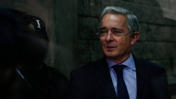Uribe pide diálogo con los camioneros para levantar el paro