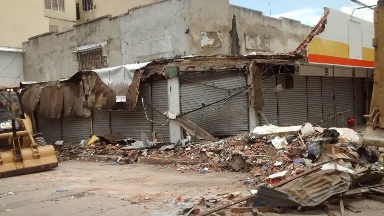 Techo que se cayó del almacén Surtidora de Confecciones en el centro de Barranquilla.