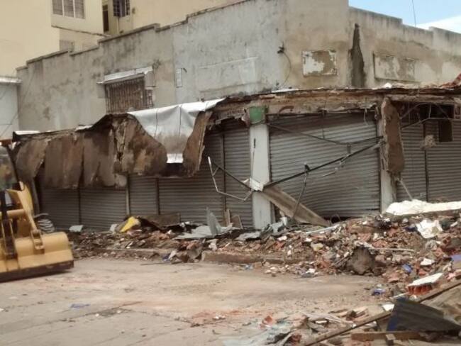 Techo que se cayó del almacén Surtidora de Confecciones en el centro de Barranquilla.