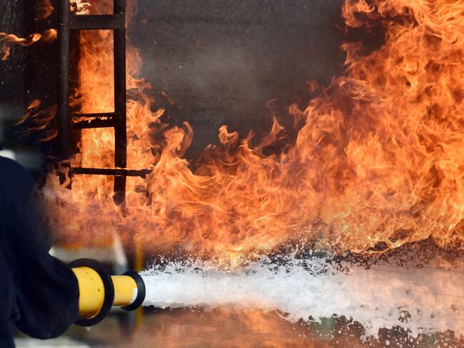 Incendio en empresa de químicos en Cota ha sido controlado en un 85%: capitán Farfán