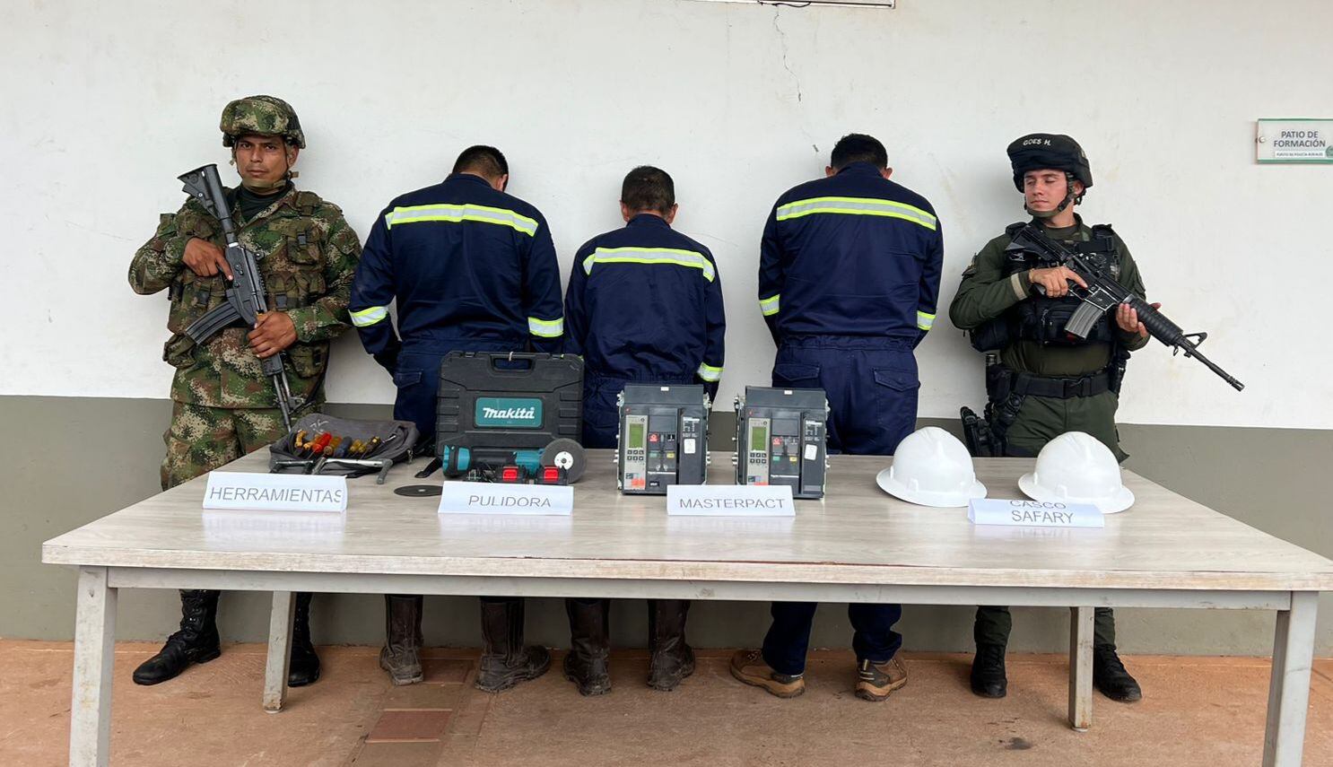 Capturados tres falsos trabajadores en Meta.