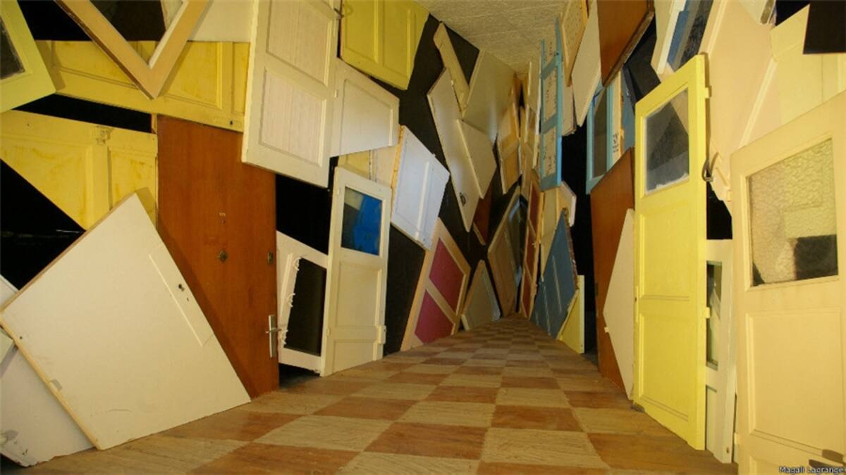 Durante varios meses más de 100 artistas urbanos recorrieron los pisos y pasillos para pintar las paredes, tanto dentro como fuera del edificio. Los artistas son oriundos de 16 países: Francia, Brasil, Argentina, Chile, México, Arabia Saudita, Túnez, entre otros.