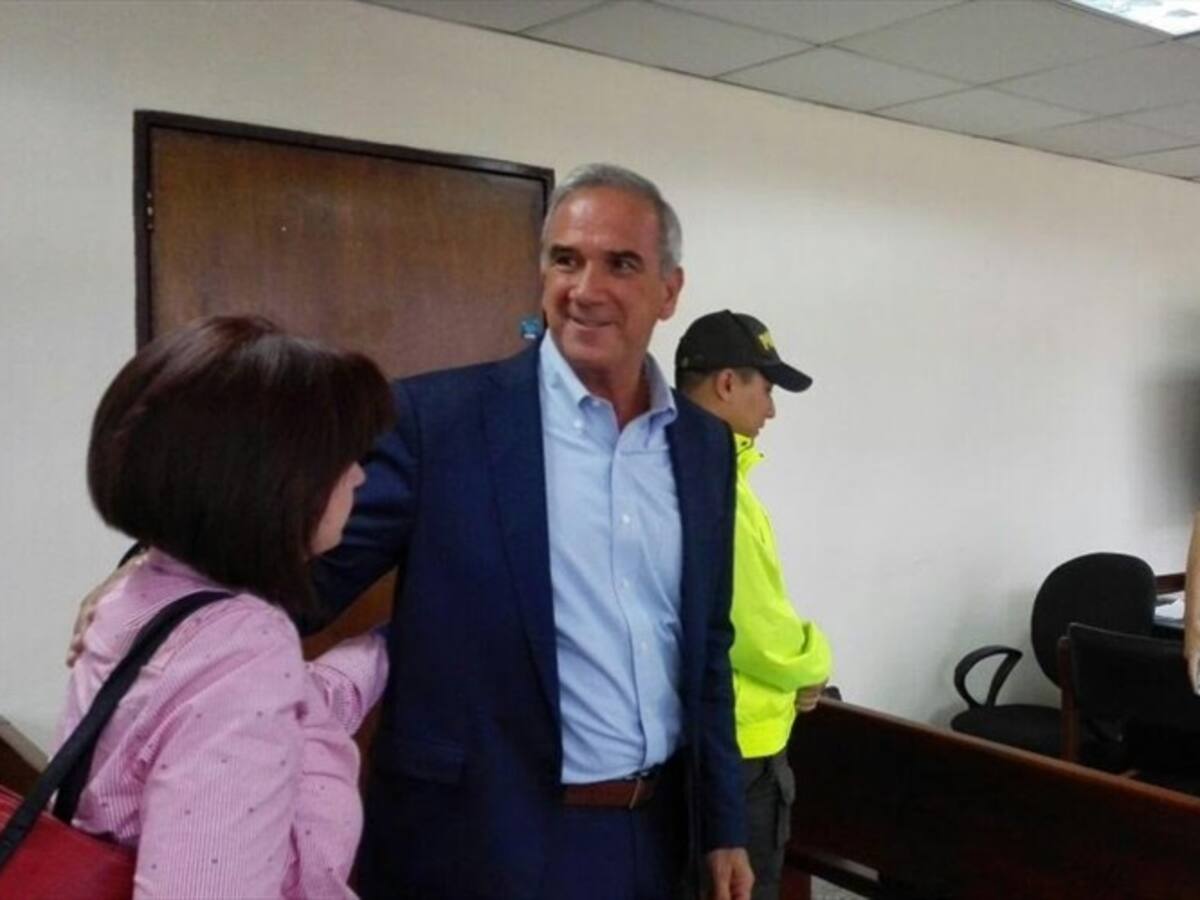 Gustavo Villegas no dura tres días en una cárcel: Defensa