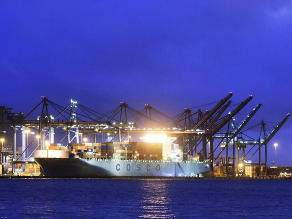 Cosco Yantian, el barco más grande que ha llegado al puerto de Cartagena