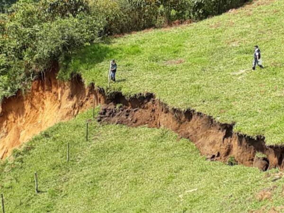 En La Florida emiten alertas por movimientos de tierra en Planadas